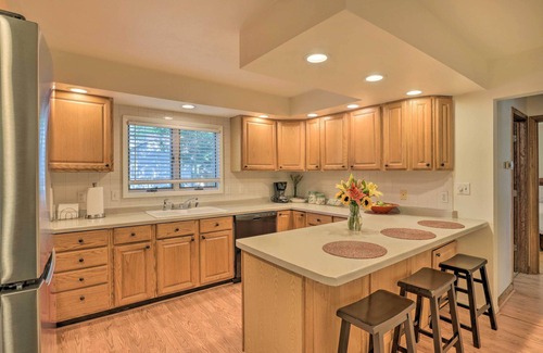 Whitefish Bay Casa | Pet-Friendly Whitefish Bay Getaway w/ Large Yard!