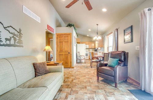 Townsend Cabina | Pet-Friendly Wisconsin Cabin on Lake w/ Fire Pit!