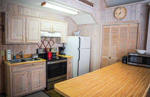 Pine Mountain Casa | Pet friendly Wooded View Escape perfect place to make some memories!