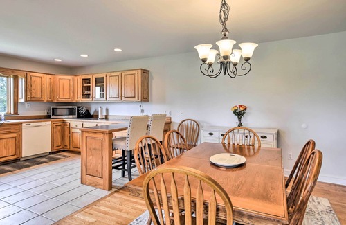 Painter Casa | Pet-Friendly Woodsy Gem: 1/4 Mi to Chesapeake Bay