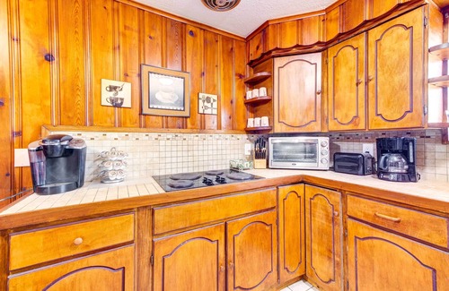 Poland Cabaña | Pet-Friendly Youngstown Cottage w/ Yard