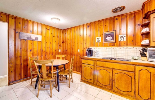 Poland Cabaña | Pet-Friendly Youngstown Cottage w/ Yard