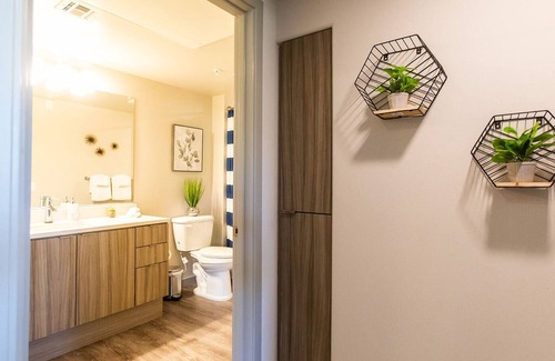 Camarillo Apartamento | ✔Pet Friendly✔Balcony✔A/C✔W/D✔Parking✔3 TVs 203