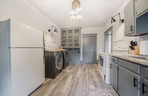 Appleton Apartamento | Pet Haven: Cozy, Furnished w/ Yard in Quiet Area Blocks From Downtown Appleton