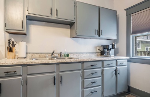Appleton Apartamento | Pet Haven: Cozy, Furnished w/ Yard in Quiet Area Blocks From Downtown Appleton