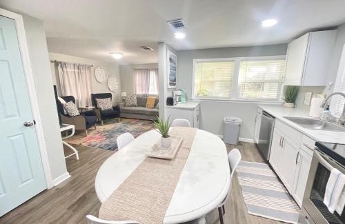 North Charleston Casa | Pet- & kid-equipped 2 br cottage near downtown