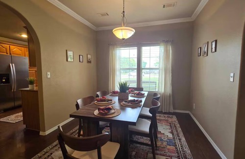 Calera Casa | Pet Paradise on Main: Fenced Yard Included!