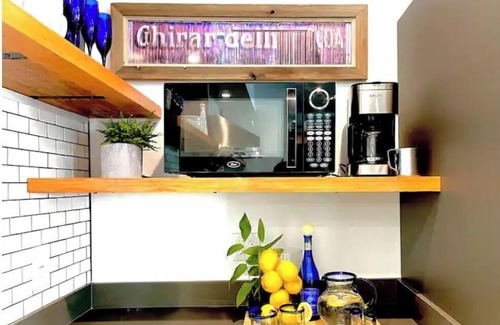 Petaluma Apartamento | Petaluma Warehouse Loft Collection Unit E