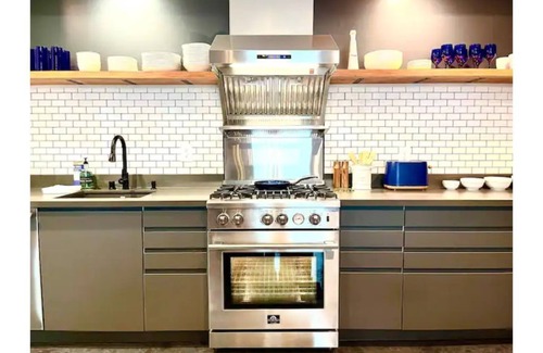 Petaluma Apartamento | Petaluma Warehouse Loft Collection Unit E