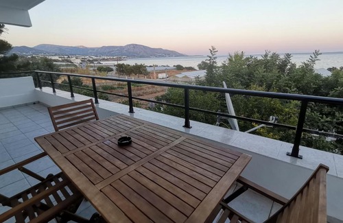Makry Gialos Apartamento | Peter & Paul Seaview House Private Parking, A/C