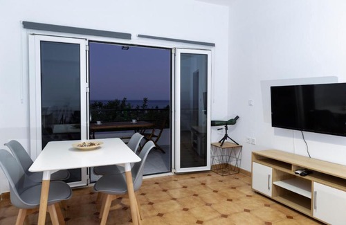 Makry Gialos Apartamento | Peter & Paul Seaview House Private Parking, A/C