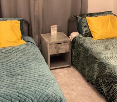 Peterborough Apartamento | Peterborough Brand New City Center Apartment 2 Bedroom 2 bath apartment free parking contractors welcome