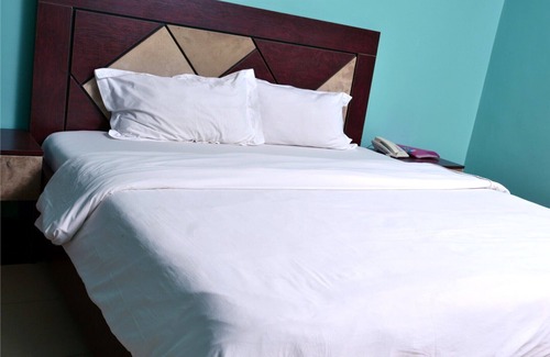 Calabar Cabina | Petesville Hotel Calabar
