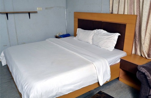 Calabar Cabina | Petesville Hotel Calabar