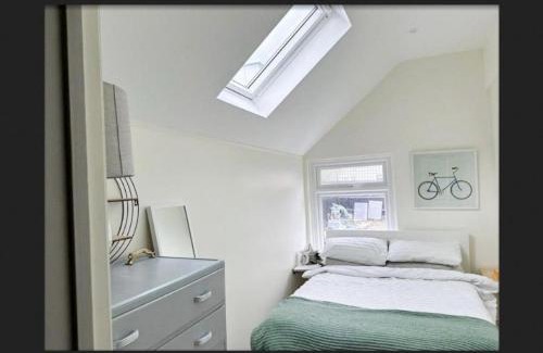 Guildford Casa | PetFriendly- Sleeps 6- PrivateGarden- FreeParking