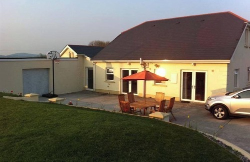 County Cavan Casa | PetFriendly- Sleeps15- LargeGarden- Lake District