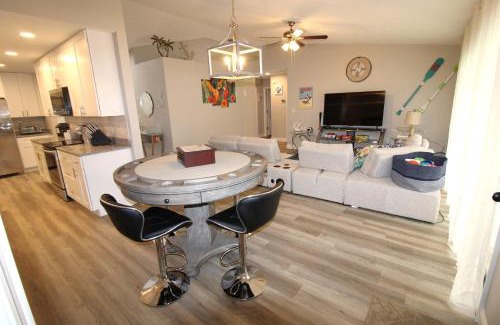 Palm Harbor Casa | PetFriendlySpaciousHomeByCrystalBeachGameRoomPOOL