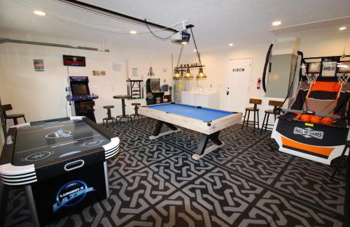 Palm Harbor Casa | PetFriendlySpaciousHomeByCrystalBeachGameRoomPOOL