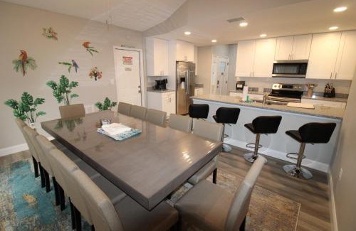Palm Harbor Casa | PetFriendlySpaciousHomeByCrystalBeachGameRoomPOOL