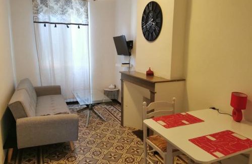 Carpentras Apartamento | Petit appart entier au cœur des REMPARTS - Netfix et connection fibre gratuits
