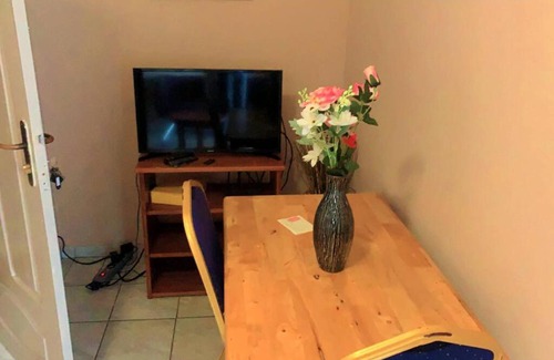 Komo-Mondah Apartamento | Petit appartement cosy avec parking.
