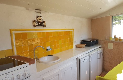 Ampus Apartamento | Petit Cabanon Independent apartment with beautiful summer kitchen