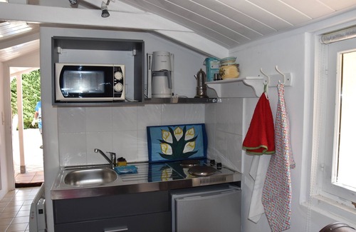 Ampus Apartamento | Petit Cabanon Independent apartment with beautiful summer kitchen