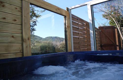 Le Beausset Casa | Petit chalet climatisé avec jacuzzi privé