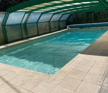Le Pin-au-Haras Chalet De Esquí | Petit Chalet romantique en normandie