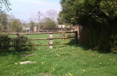 Le Pin-au-Haras Chalet De Esquí | Petit Chalet romantique en normandie