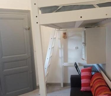 Comedie Apartamento | Petit studio rénové à la place Comédie