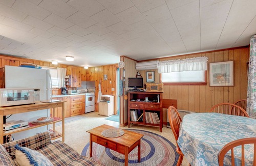 South Dennis Casa | Beach Cottage que domina Follins Pond W / Central A / C & Gas Grill