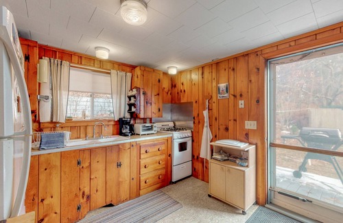 South Dennis Casa | Beach Cottage que domina Follins Pond W / Central A / C & Gas Grill