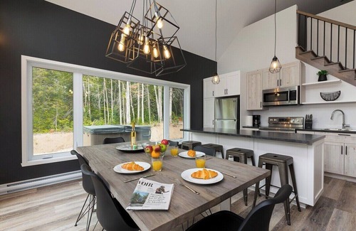 Baie-St-Paul Chalet De Esquí | Petite Charlevoix 1 - Tranquil Retreat with Spa
