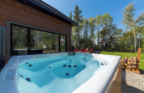 Baie-St-Paul Chalet De Esquí | Petite Charlevoix 1 - Tranquil Retreat with Spa