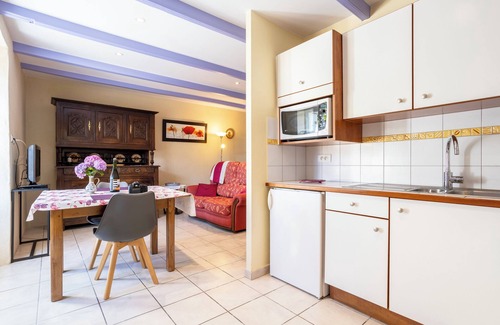 Mahalon Casa | Pequeña casa 'Glycine, Kerantum' con jardín compartido y Wi-Fi