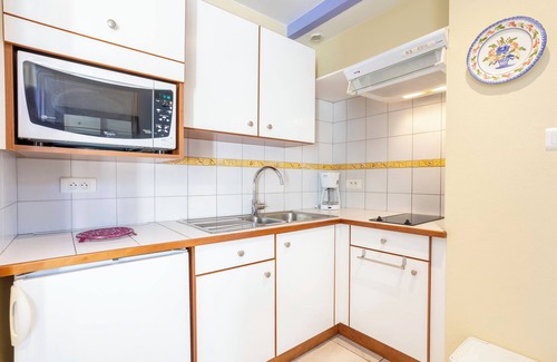 Mahalon Casa | Pequeña casa 'Glycine, Kerantum' con jardín compartido y Wi-Fi
