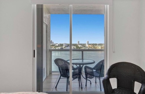 Sunny Isles Beach Condominio | PETITE ITALIE WATERVIEW