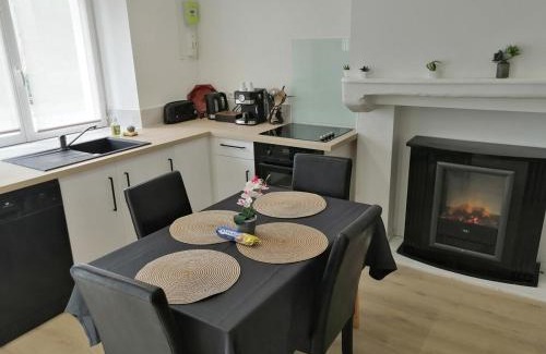 Le Bourgneuf-la-Foret Apartamento | Petite maison de bourg