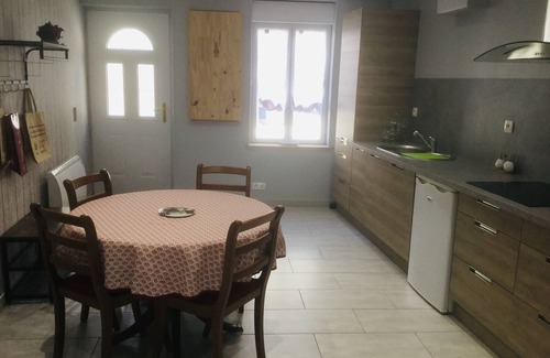 Ligny-le-Chatel Casa | Petite Maison Dans le Chablisien