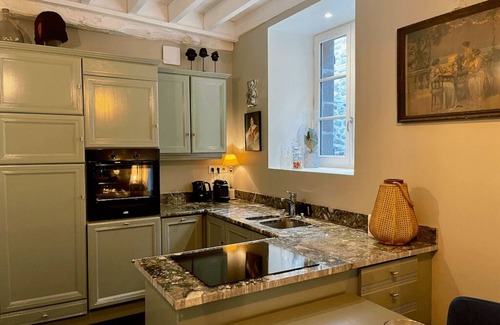 Combourg Casa | Petite Maison Darrière-cour au Pied du Château