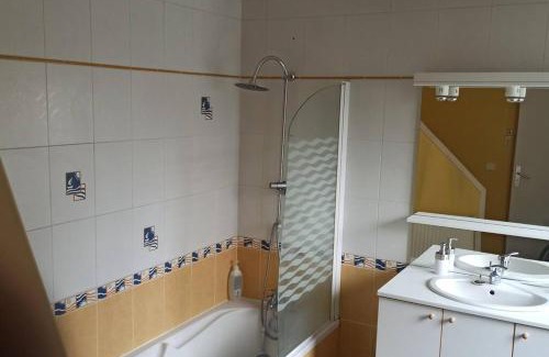 Ducey Casa | Petite maison de bourg proche A84