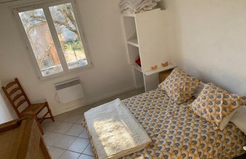 Fontienne Apartamento | PETITE Maison de village Fontienne 21 chemin des charbonniers