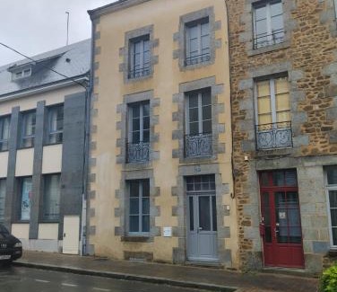 Ernee Casa | Petite maison de ville ernée centre