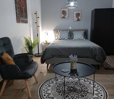 Lesvos Apartamento | Petite suite with backyard.