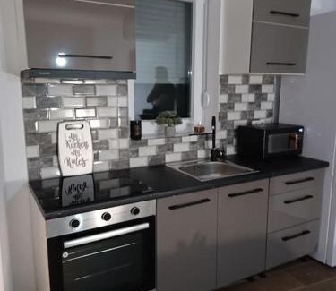 Lesvos Apartamento | Petite suite with backyard.