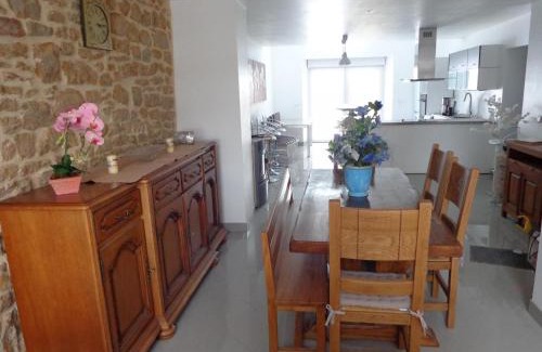 Puilly-et-Charbeaux Casa | Petites fleurs des champs