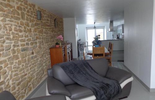 Puilly-et-Charbeaux Casa | Petites fleurs des champs