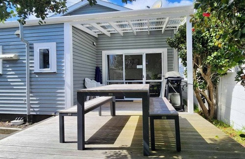 Petone Casa | Petone Beach - Entire Villa & Optional Sleep-Out