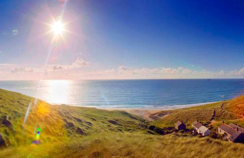 Sennen Cove Casa | Petra, Cornish Cottage With lovely Garden, Wow Sea Views, By the Beach